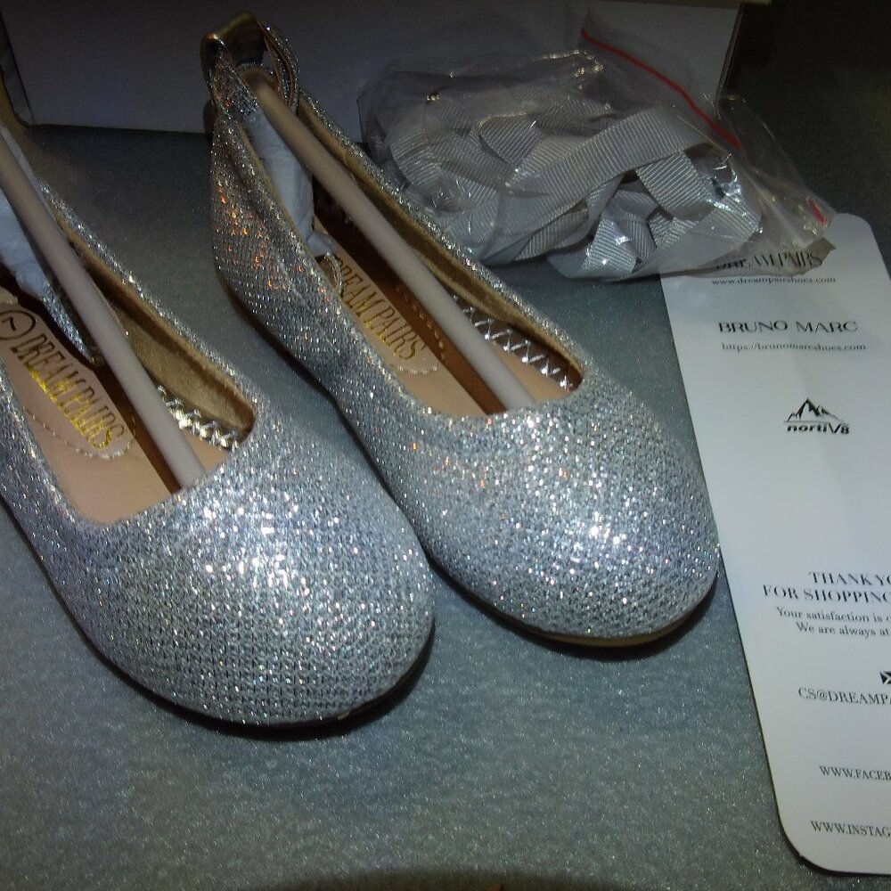 NIB Dream pairs -Sole-Fina-K * Girls Size 7- Silver Glittery with Ballet Straps